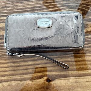 Michael Kors Metallic Jet Set Wallet